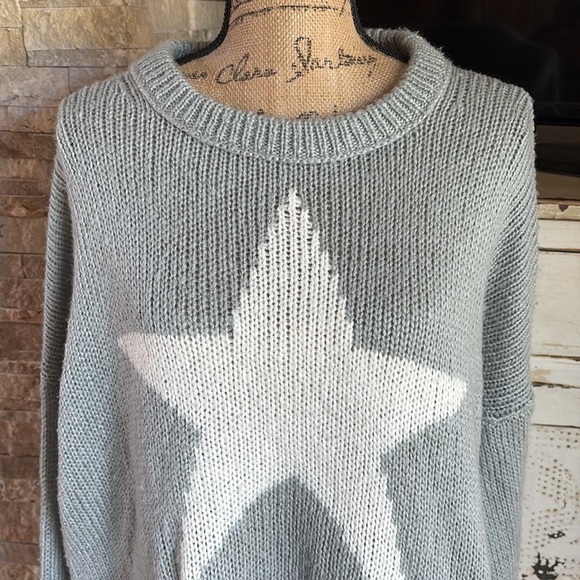 Wooden Ships chunky slouchy crew neck drop shoulder gray sweater with white star - Picture 2 of 16